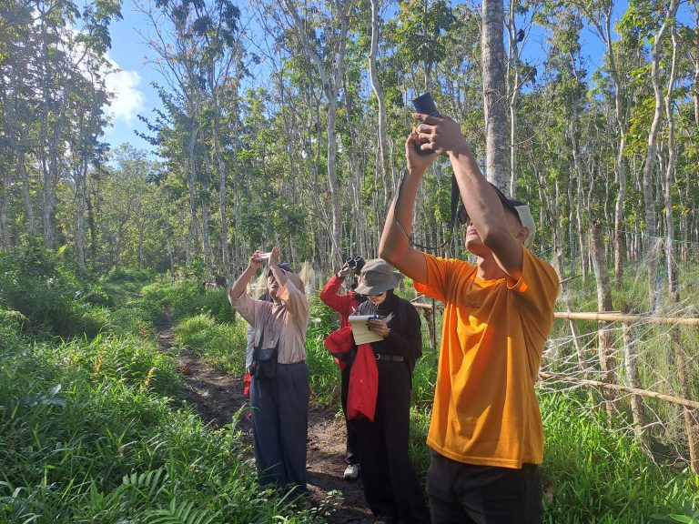 Pemantauan Burung Untuk Mendorong Keberlanjutan Avitourism